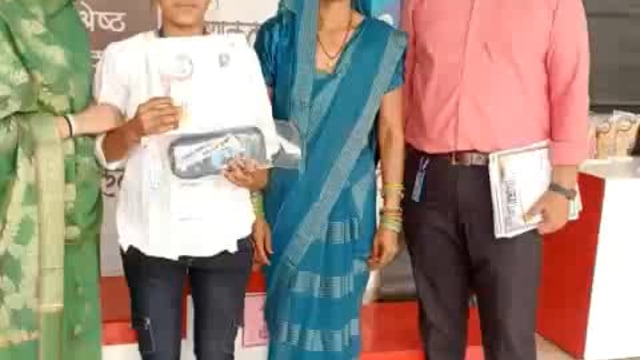 कृष्णकुलम की कक्षा 11 की छात्रा करुणा पुत्र रिशिपाल ने 92% अंक प्राप्त कर किया माता-पिता का नाम रोशन