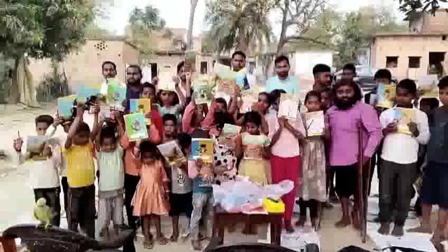 आलापुर विधानसभा क्षेत्र के ग्रामसभा मसेना र्मिजापुर निवासी गोलू की माता स्व मालती देवी की सातवीं पुण्य तिथि पर बाल गोपाल निःशुल्क शिक्षण एकेडमी सिपाह में बच्चों के बीच में पहुंचकर पठन-पाठन सामग्री व मिष्ठान वितरित किया एकेडमी के अध्यक्ष दिव्यांग निलेश यादव,संरक्षक समाजसेवी(रक्तदाता)नीरज मौर्य और उनके अन्य साथी मौजूद रहे।