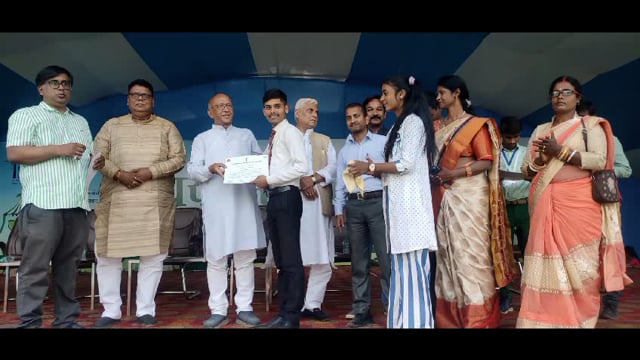 कड़ी मेहनत से किसान का पुत्र बना अमेरिका में कम्प्यूटर इंजिनियर 