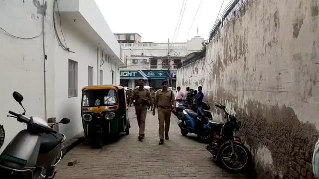 थाना हरी पर्वत क्षेत्र में एक मकान में उसी के नौकर द्वारा की गई मारपीट के संबंध में डीसीपी सूरज राय जी ने दी वाइट 