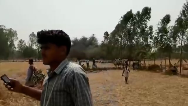 अम्बेडकरनगर- विद्युत शार्ट सर्किट से खेत में लगी आग मौके पर 12 बीघे गेहूं की फसल जलकर हुई राख
बसखारी थाना क्षेत्र के संदहा मजगवा का मामला।