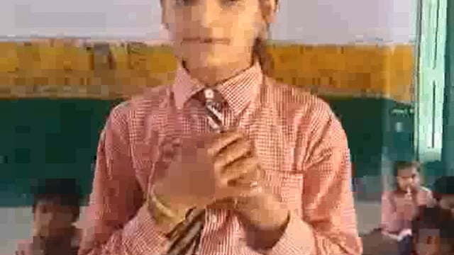 ब्लाक लक्ष्मणपुर प्राथमिक विद्यालय बाबूगंज कक्षा पांच की छात्रा प्रियांशी वैश्य ने उत्तर प्रदेश के ७५ जिले का नाम गिनाया