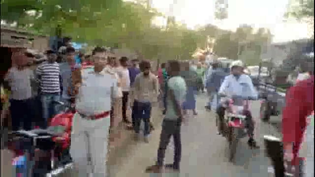 बैदाडीह गांव में बिजली आपूर्ति बाधित होने पर आक्रोशित ग्रामीणों ने किया सड़क जाम पुलिस ने जाम हटाया