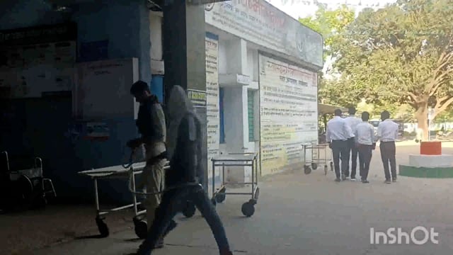 लखीसराय उत्पाद विभाग की टीम ने गिरफ्तार शराब कारोबारी को सदर अस्पताल में मेडिकल जांच बाद भेजा जेल।