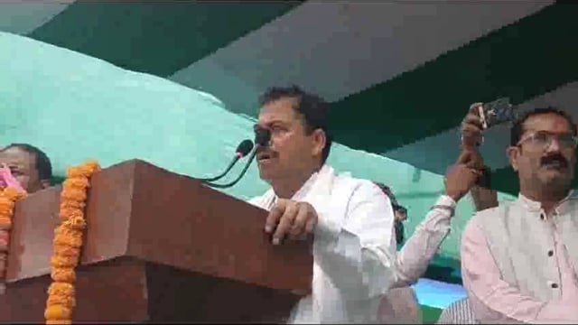 जदयू के गिरधारी यादव ने किया नामांकन, एनडीए गठबंधन के कई दिग्गज नेता हुए शामिल 