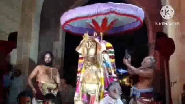 ब्रह्मोत्सव मेला के आठवें दिन सोने के अश्व पर सवार हुए भगवान गोदारंगमन्नार ने, भक्तों के साथ लिया आतिशबाजी का आनंद।