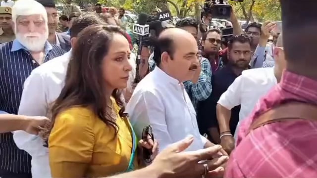 मथुरा लोकसभा भाजपा प्रत्याशी हेमा मालिनी ने किया नामांकन