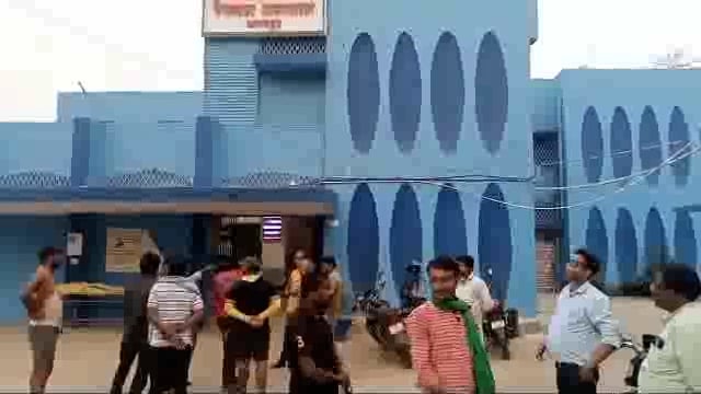 गालीमपुर सिमरा पोखर के समीप  अनियंत्रित होकर टैंकर पलटने से चालक की दबाकर हुई मौत