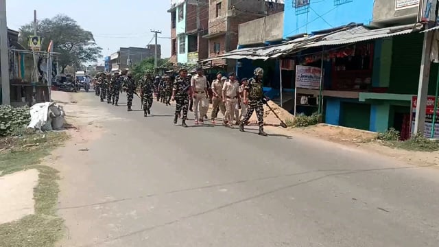 लोकसभा चुनाव में असामाजिक तत्वों के मनसूबे को नाकाम करने को लेकर पुलिस बलों ने किया फ्लेग मार्च