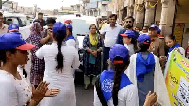 राष्ट्रीय सेवा योजना इकाई राजकीय महाविद्यालय माट ने नुक्कड़ नाटक के माध्यम से मतदाताओं को जागरूक किया