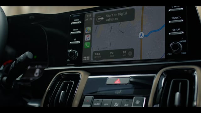 Ecran tactile couleur multimédia 8 compatible Android auto/Apple Carplay.