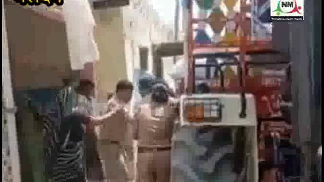 आरोपी को पकड़ने गई बल्देव पुलिस की दबंगईं, आरोपी युवक को निर्वस्त्र किया गिरफ्तार।