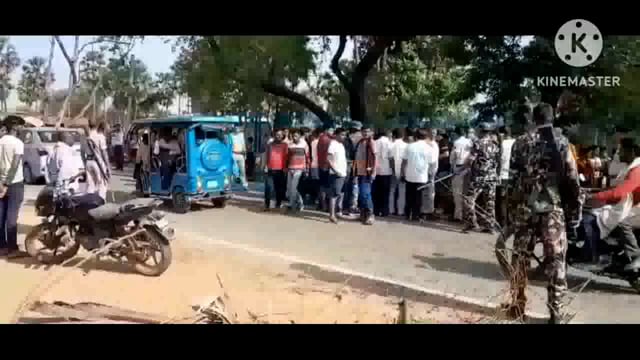 ठेकाही मोड़ के समीप ट्रैक्टर से कुचलकर बच्चे की हुई मौत, ग्रामीणों ने किया सड़क जाम