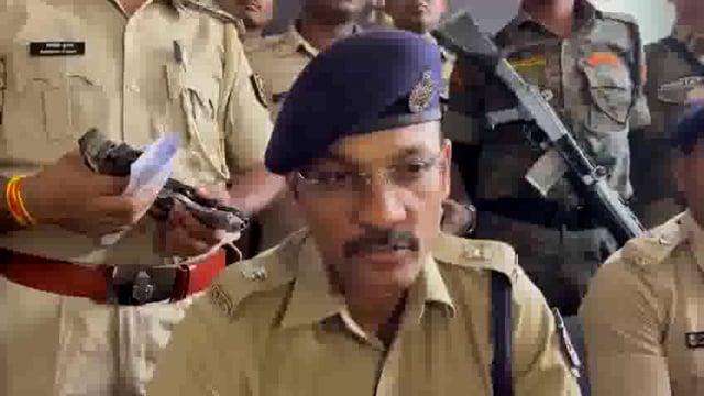 नालंदा शहर से भारी मात्रा में हथियार और कारतूस बरामद,6 तस्कर गिरफ्तार,सदर डीएसपी नुरुल हक ने प्रेस वार्ता में किया पुष्ट