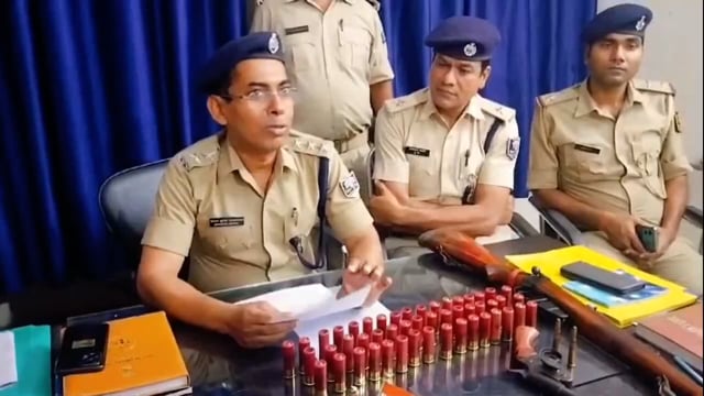 नालंदा तेलमर थाना क्षेत्र में कार्रवाई करते हुए एक लोडेड रेगुलर राइफल,एक देशी पिस्टन,49 कारतूस के साथ 6 गिरफ्तार