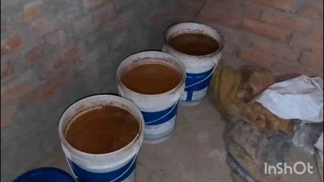 लखीसराय जिले के रामगढ़ चौक पुलिस ने 15 लीटर देसी महुआ शराब के साथ दो शराब कारोबारी को किया गिरफ्तार।