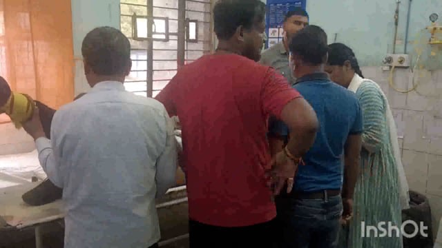 लखीसराय जिले के किऊल रेलवे स्टेशन परिसर में ट्रेन से गिरकर युवक हुआ जख्मी सदर अस्पताल से पीएमसीएच पटना रेफर।