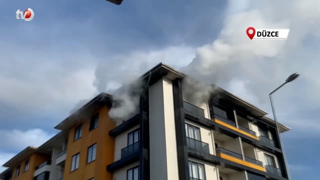 5 Katlı Apartmanın En Üst Katında Yangın Çıktı