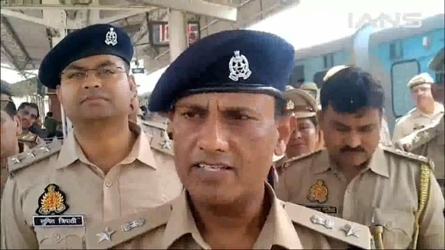 Barabanki Jile Mein Barauni Gwalior Express train mein Bam hone ki afwah Hone per macha hadkump police adhikshak ki bite