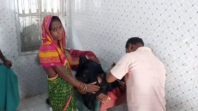 दो युवक ने एक युवती को मारपीट कर किया जख्मी, अस्पताल में इलाज के बाद थाने में प्राथमिकी दर्ज कराई कराई गई। 