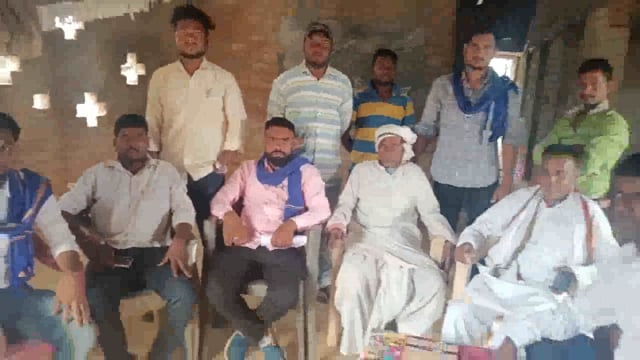 समारोह पूर्वक अंबेडकर जयंती मनाने को लेकर भीम आर्मी के जिला अध्यक्ष ने कार्यकर्ताओं के साथ की बैठक