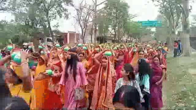 अमरपुर प्रखंड के फतेहपुर व लौगाय गांव में विभिन्न आयोजनों को लेकर निकाली गई विशाल कलश शोभा यात्रा