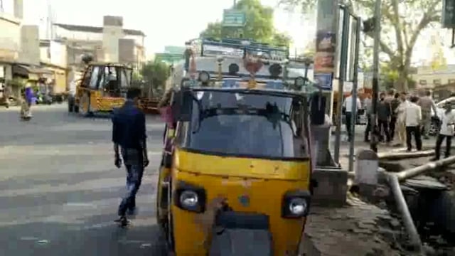 मथुरा ट्रैफिक पुलिस द्वारा चलाया गया चेकिंग अभियान एक दर्जन से ज्यादा वाहनों के कांटे चालान