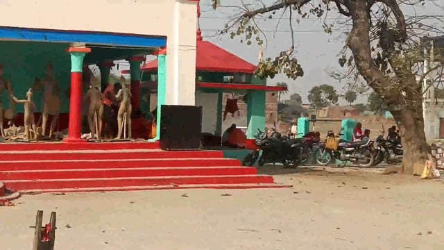 चैती नवरात्र के पहले दिन कलश स्थापन के साथ मां दुर्गा के प्रथम स्वरूप मां शैलपुत्री की की गई पूजा अर्चना