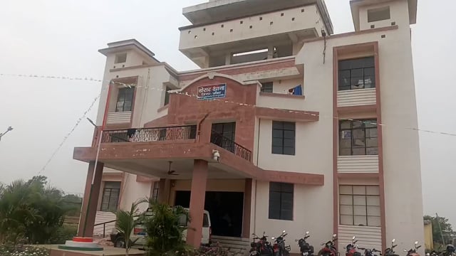 पुलिस ने भारी मात्रा में शराब निर्माण हेतु फुलाये जारहे जावा महुआ को विनष्ट करते हुए 15 लीटर देसी महुआ शराब किया जप्त 