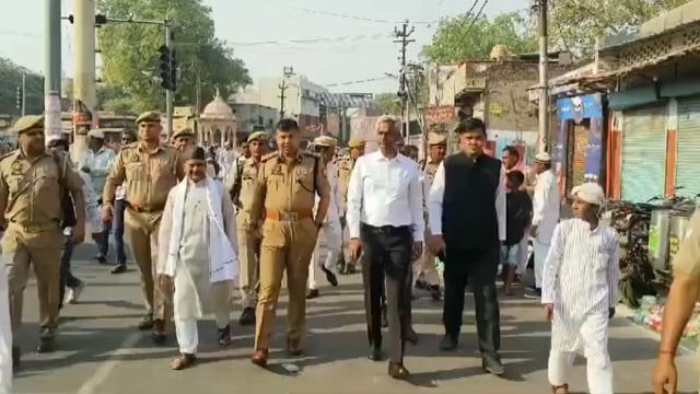 मथुरा जिले में ईदुल फितर का पर्व हर्षोल्लास के साथ मनाया गया देश में अमन चैन व खुशहाली की दुआ मांगी