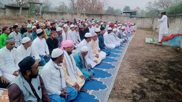 फुल्लीडुमर प्रखंड क्षेत्र के विभिन्न भागों में शांतिपूर्वक मनाया गया ईद त्योहार