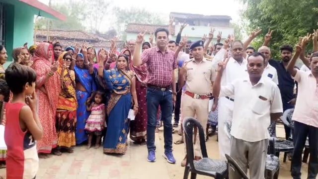 चांदन:तरी गांव के महादलित टोला के ग्रामीणों ने रास्ता बनाने की अश्वाशन पर वोटिंग करने का लिया प्रण:बीडीओ राकेश कुमार 