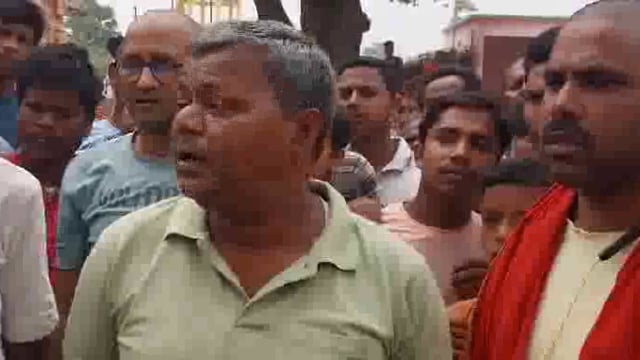 हाल्ट स्टेशन नहीं मिलने पर ग्रामीणों के द्वारा वोट बहिष्कार करने का निर्णय लिया गया हाल्ट नहीं वोट का जमकर की नारेबाजी