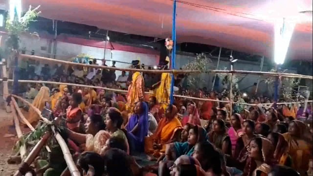 चैती दुर्गा पूजा के शुभ अवसर पर आयोजित नौ दिवसीय श्री राम कथा ज्ञान यज्ञ में उमड़ रही श्रद्धालुओं की भीड़