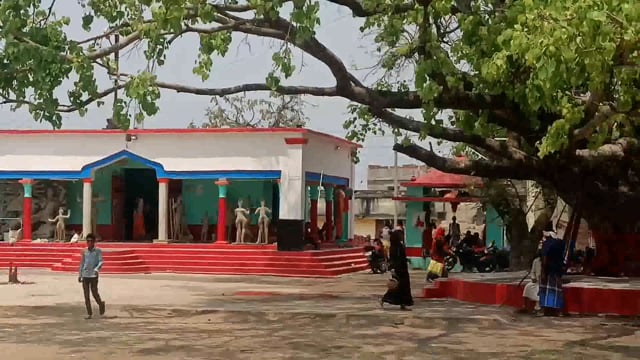 प्राचीन चैती दुर्गा मंदिर में पांचवें दिन मां स्कंद माता की शास्त्रोक्त विधि से मंत्रोच्चारण के साथ की गई पूजा अर्चना