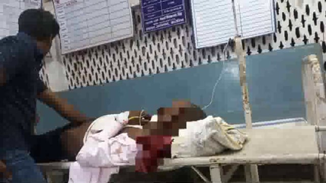 निर्माण हो रहे रोड के पुलिये मे बाइक से गिरकर दो लोग जख्मी 