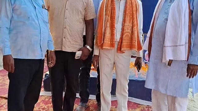 आलापुर थाना क्षेत्र अंतर्गत सतरही रामकोला गांव में भारत रत्न डॉ. भीमराव अंबेडकर जी की 133वीं जयंती बड़े हर्ष उल्लास के साथ मनाई गई जिसमें गांव सभी लोग नाचते गाते भव्य झांकी के साथ नजर आए।
🌷🌷🌷🌷🌷🌷