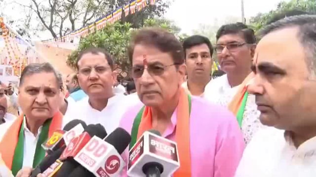 merath ke Bhajpa pratyashi Arun Govil ne bhi sanvidhan badalne Ki Baat kah Di