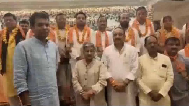 Bahraich: रायबरेली में चुनाव के पहले कांग्रेस को लगा बड़ा झटका एक दर्जन से अधिक कांग्रेस के पदाधिकारी बीजेपी में शामिल