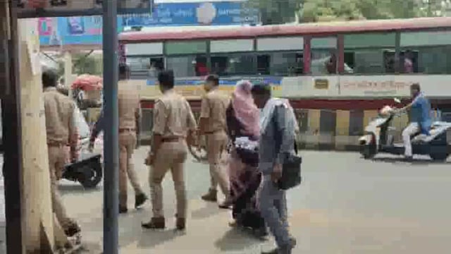 महिला के साथ दो युवकों ने झांसे में लेकर नए बस स्टैंड के समीप की ठगी सोने की चेन कान के कुंडल लेकर हुए फरार