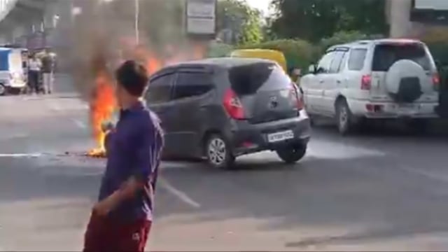 Bahraich: लखनऊ राजधानी में चलती कर बनी आग का गोला कार में अचानक आग लगने से मचा हड़कंप 