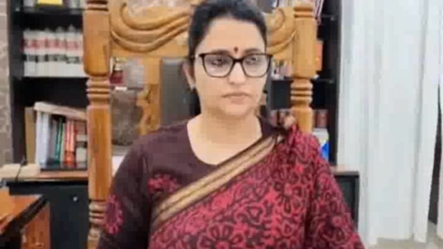 Bahraich: जिलाधिकारी मोनिका रानी ने बताया की मतदाता 80 साल की उम्र के ऊपर है या जो दिव्यांग है या जो पोस्टल डिपार्टमेंट 