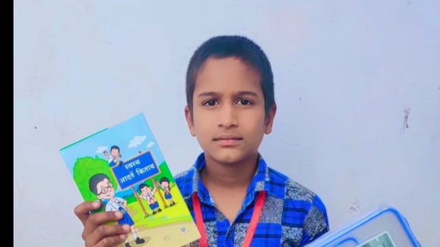 Bahraich: प्राथमिक विद्यालय गंगापुरवा 1 में सौरभ यादव को अच्छी पढ़ाई और अच्छे चरित्र के लिए पुरुस्कृत किया गया