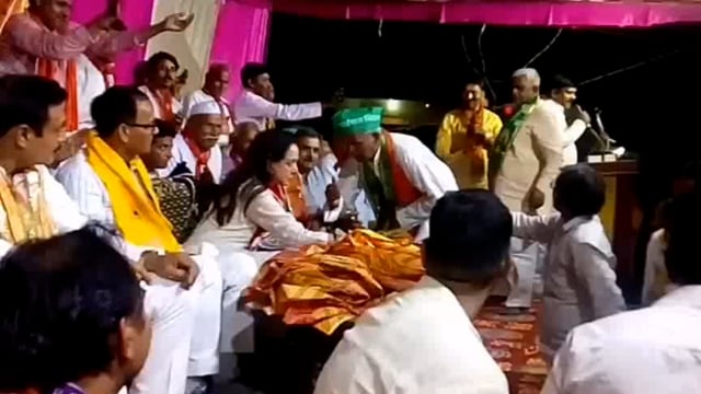 जिला मथुरा के गांव मगोर्रा में बीजेपी सांसद हेमा मालिनी नेकी जनसभा जनता का मिला पूरा समर्थन