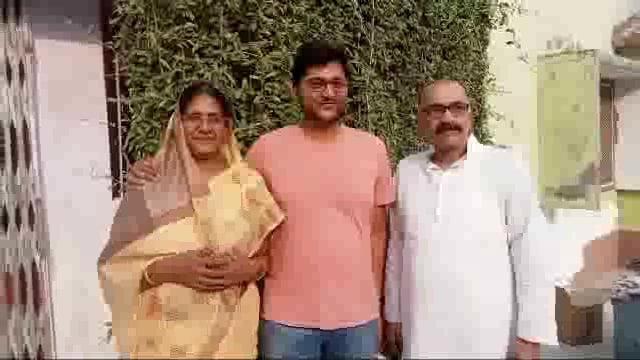 भीखनपुर गांव के युवक अपूर्व आनंद ने यूपीएससी की परीक्षा में 163वां रैंक लाकर क्षेत्र सहित जिले का नाम किया रोशन