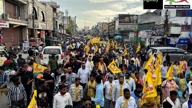 उमेश कुमार का भव्य रोड शो विपक्षी दलों में हलचल जन सैलाब देख उड़ी विपक्षी दलों की नींद 