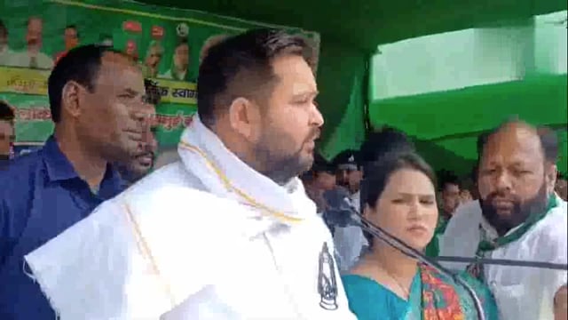 तेजस्वी यादव लोकसभा प्रत्याशी अर्चना रविदास के पक्ष में जनसभा को संबोधित करने पहुंचे बरहट प्रखंड