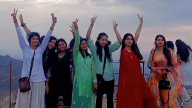 52 सदस्यीय छात्राओं का एक दल तीन दिवसीय शैक्षिक पर्यटन कर वापस लौटा