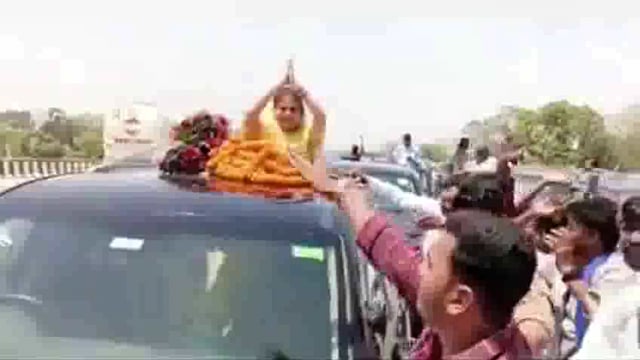 Jaunpur Mein Bahubali Dhananjay Singh ki patni Shri Kala Devi ne baspa pratyashi ne Kali gadiyon ke sath Kiya road show