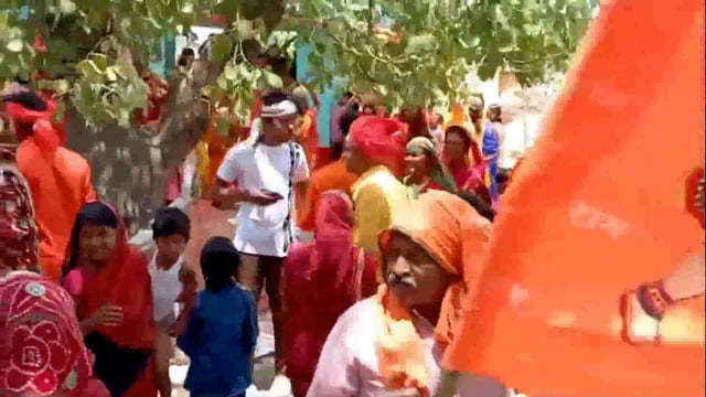 बजरंगबली स्थापना दिवस समारोह के अवसर पर तीन दिवसीय अखंड रामधुन संकीर्तन को लेकर निकली गई भव्य कलश शोभायात्रा